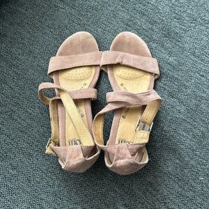 Sofft light pink heeled sandal